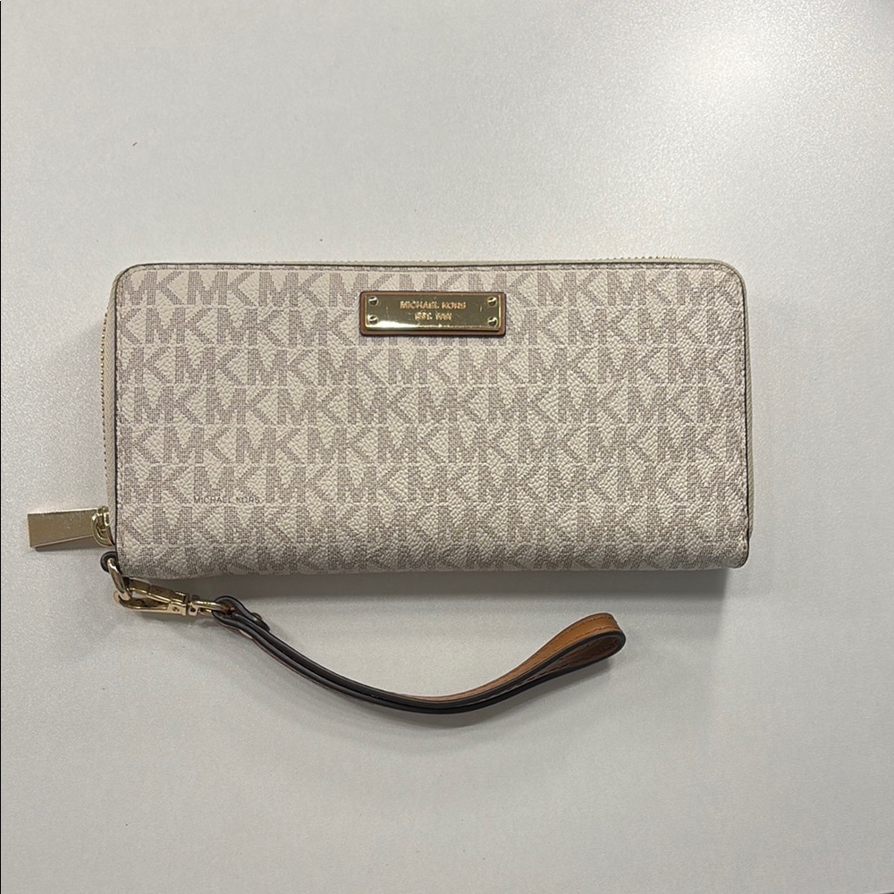 Michael Kors Cream Wristlet Wallet